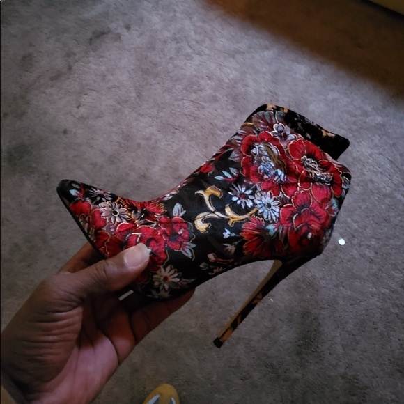 Heels - Picture 1 of 1